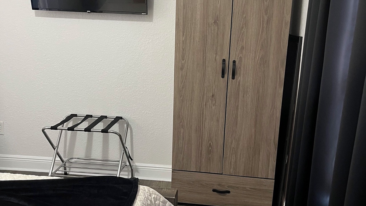 Photo of Bedroom in Town N County Park