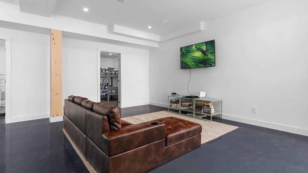 Photo of Livingroom in South River