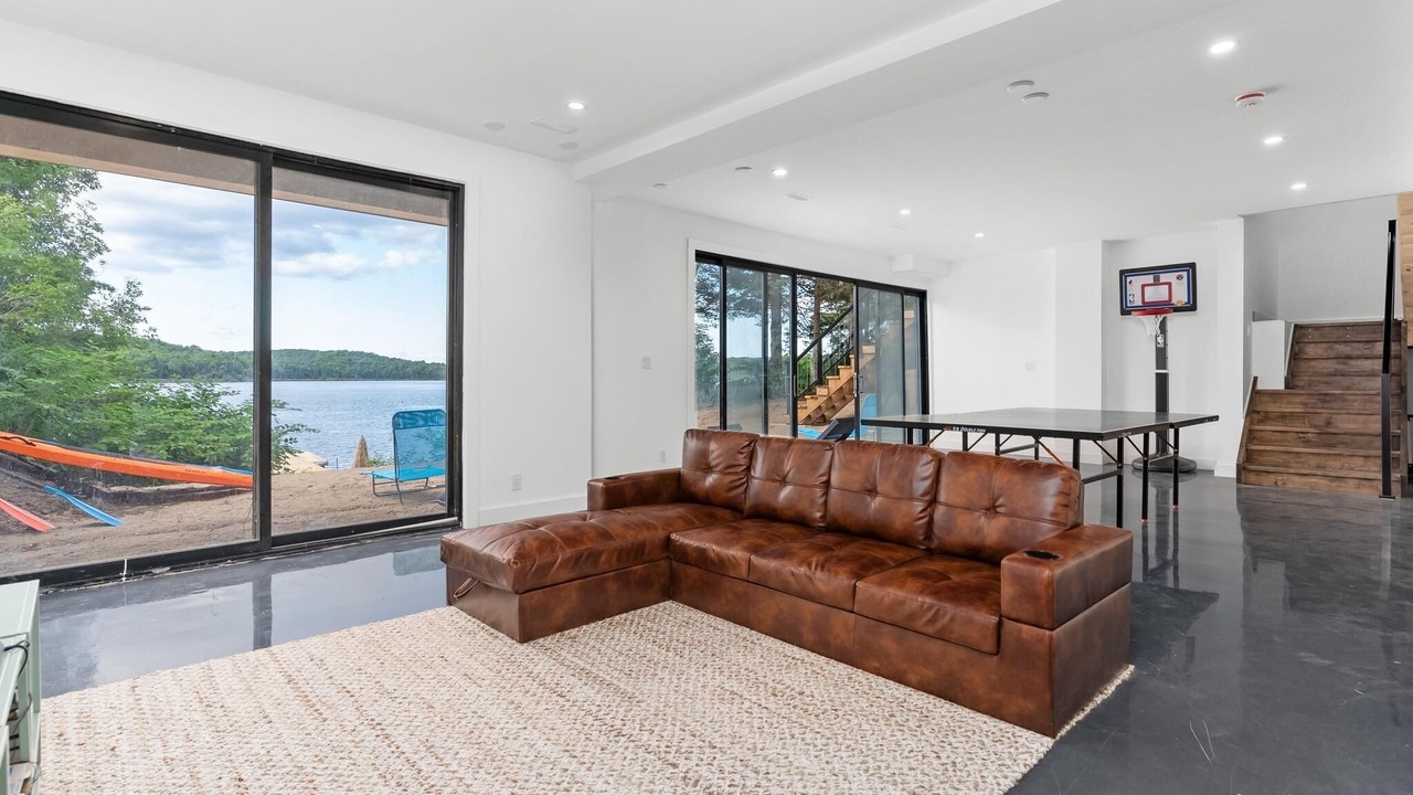 Photo of Livingroom in South River