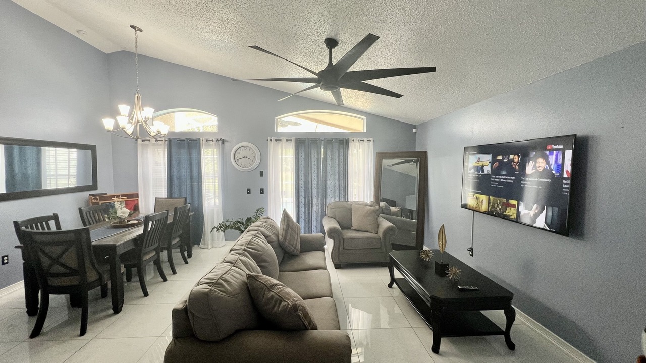 Photo of Livingroom in Westbury