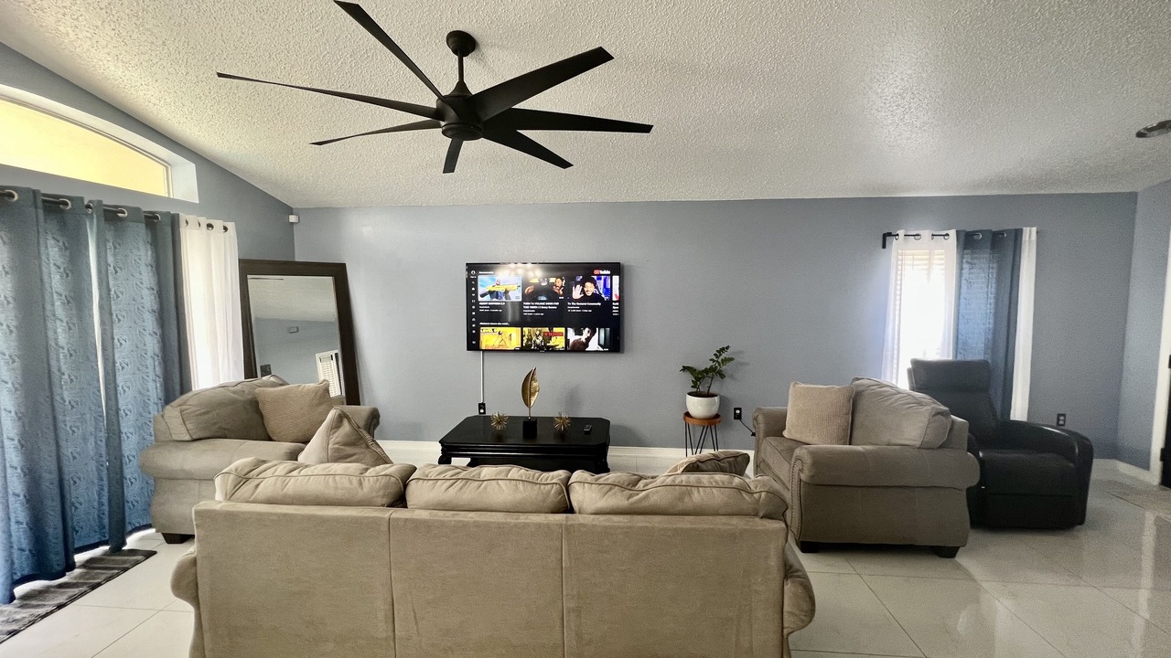 Photo of Livingroom in Westbury