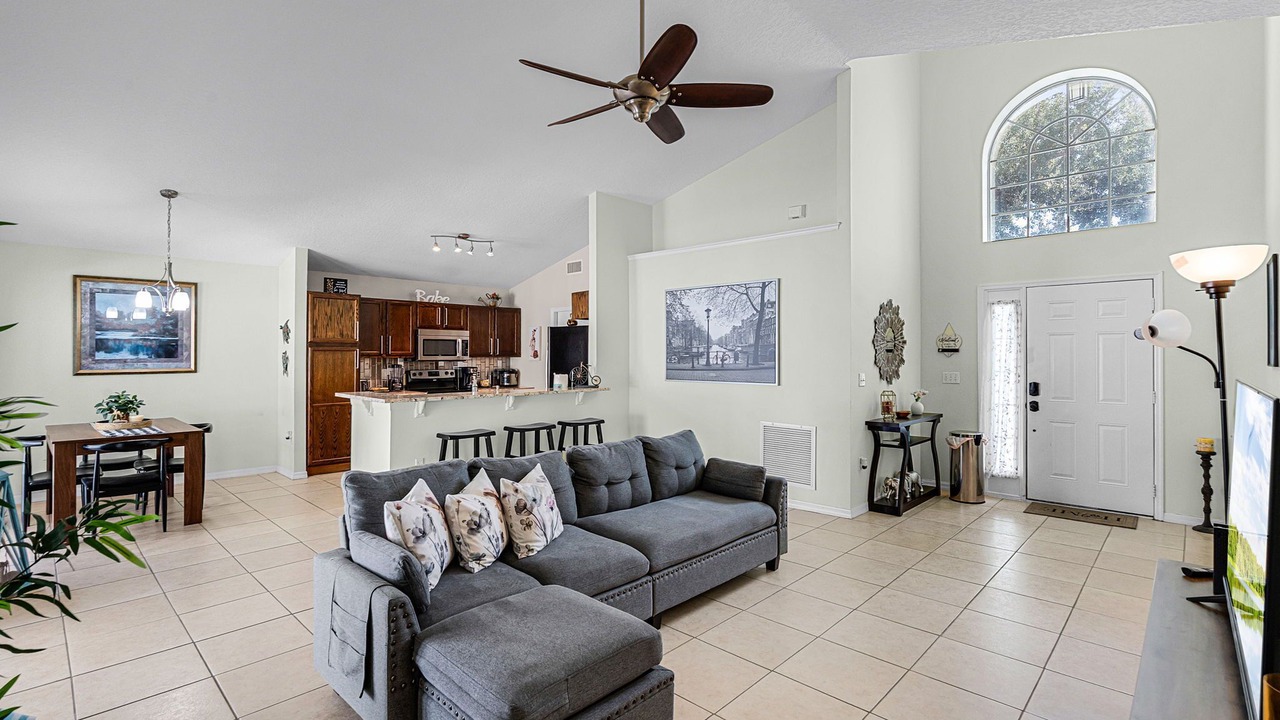 Photo of Livingroom in Mill Run