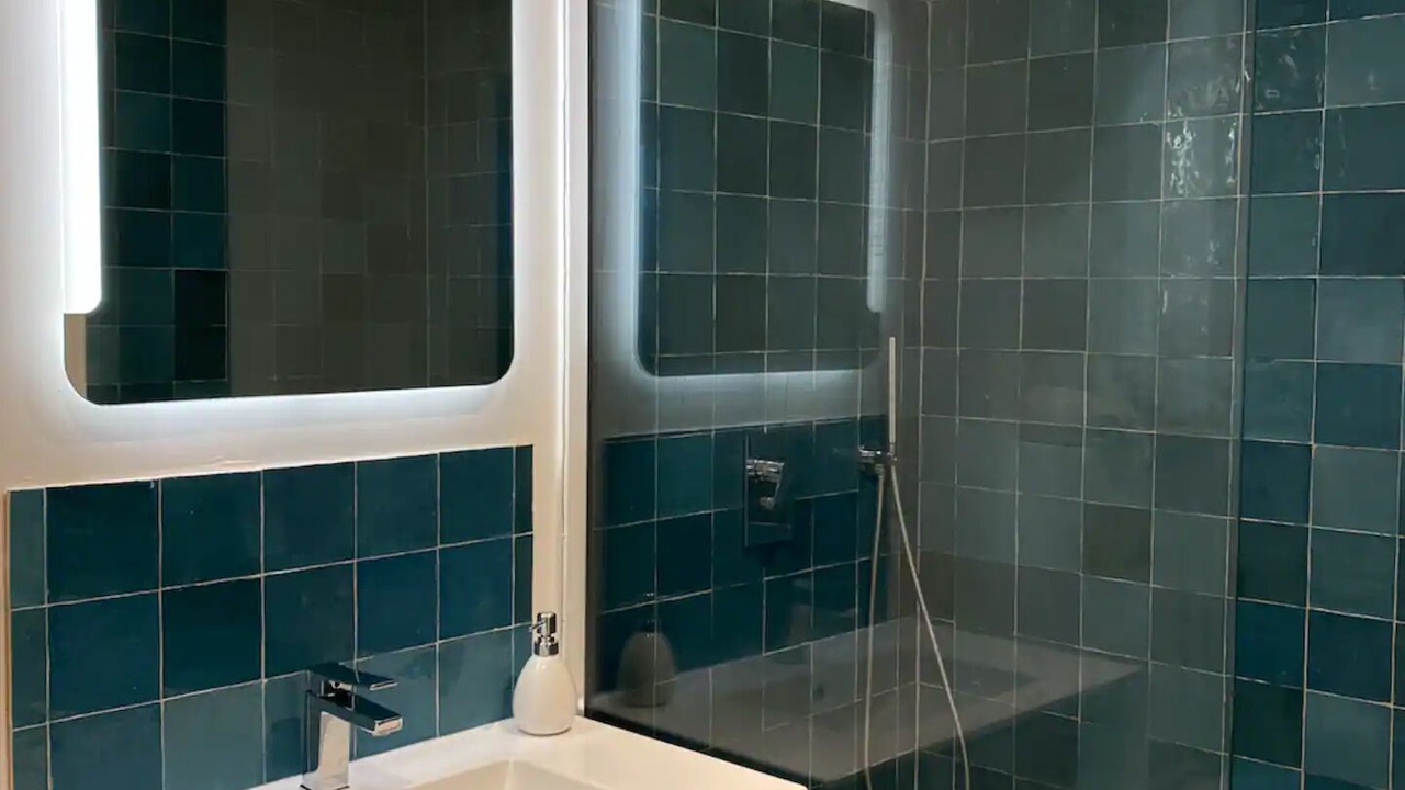 Photo of Bathroom in Les Lilas