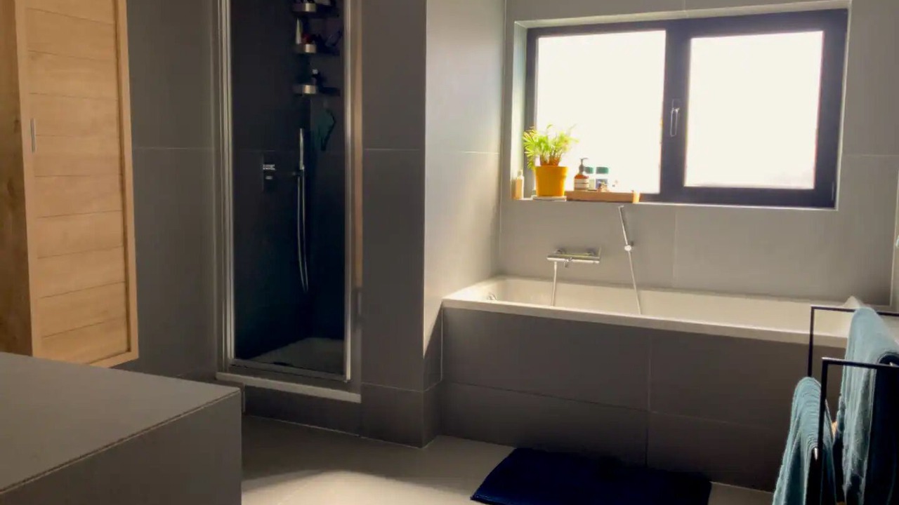 Photo of Bathroom in Les Lilas