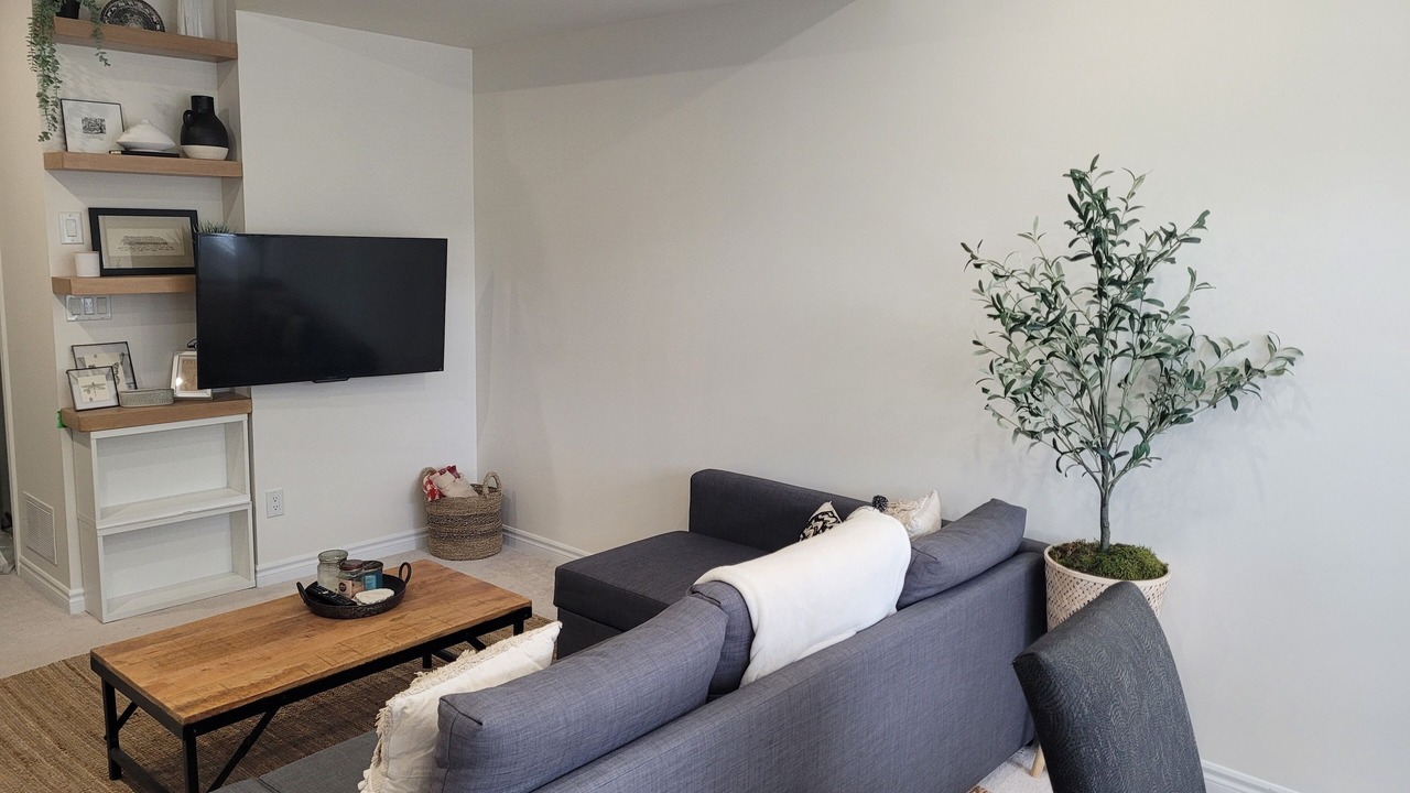 Photo of Livingroom in L'Amoreaux