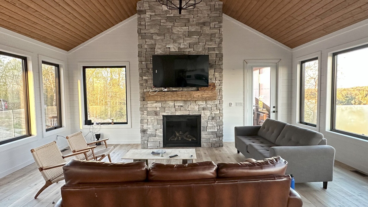 Photo of Livingroom in Unorganized Centre Parry Sound