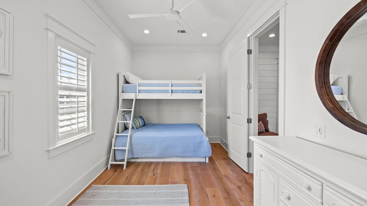 Photo of Bedroom in Lakeside at Blue Mountain Beach