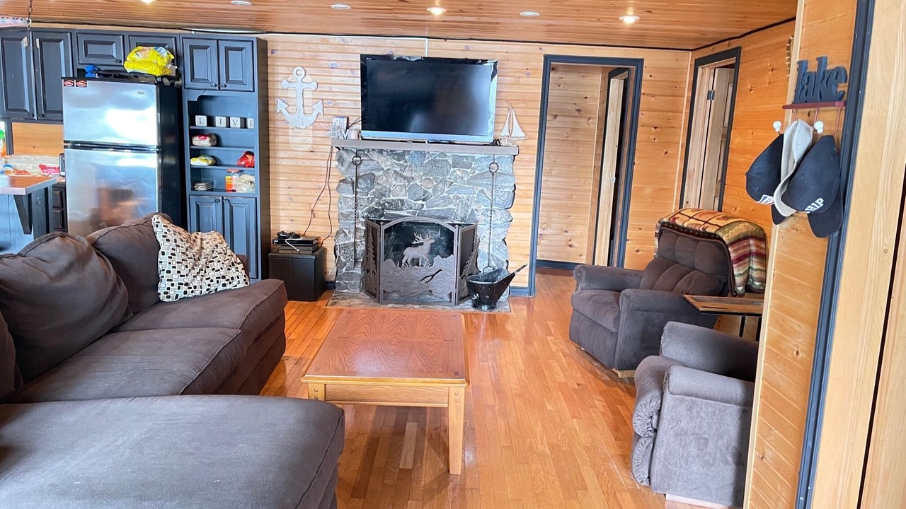 Photo of Livingroom in Port Carling