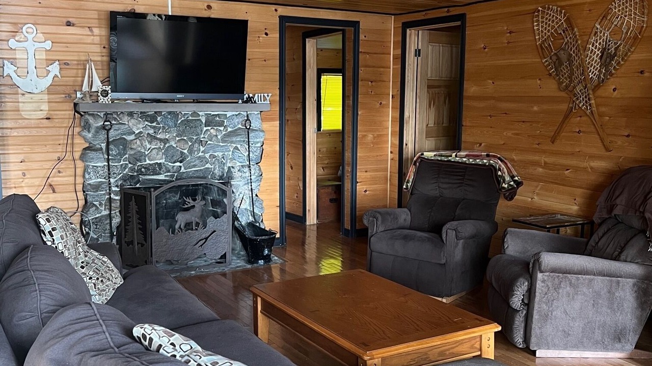Photo of Livingroom in Port Carling