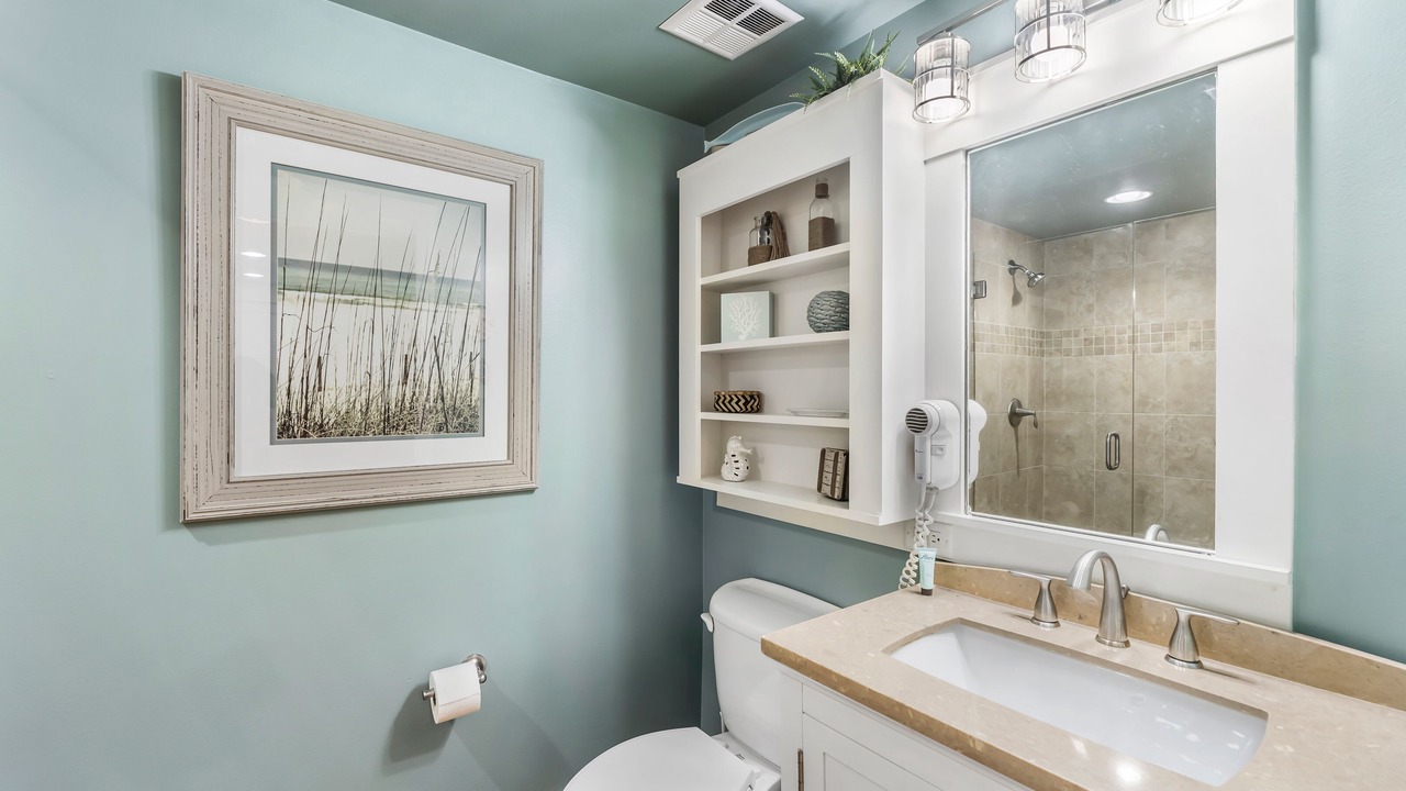 Photo of Bathroom in Baytowne Wharf