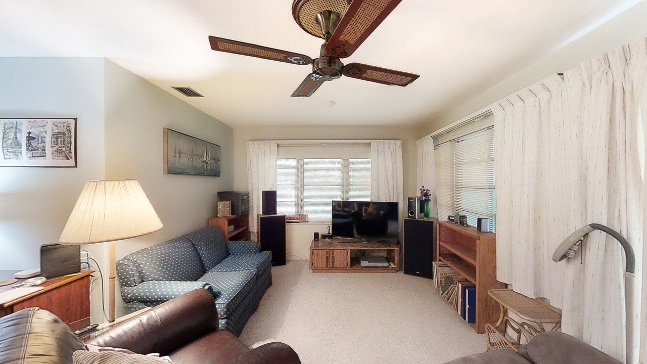 Photo of Livingroom in East Lake