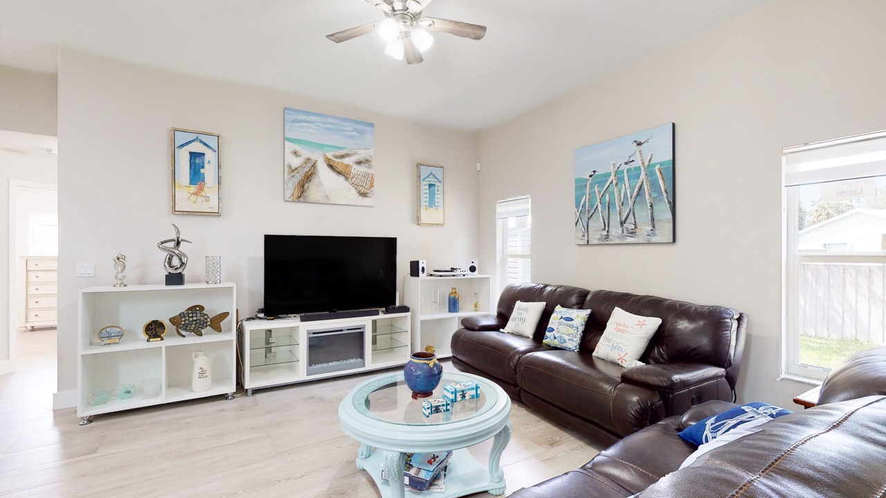 Photo of Livingroom in Lakewood Park