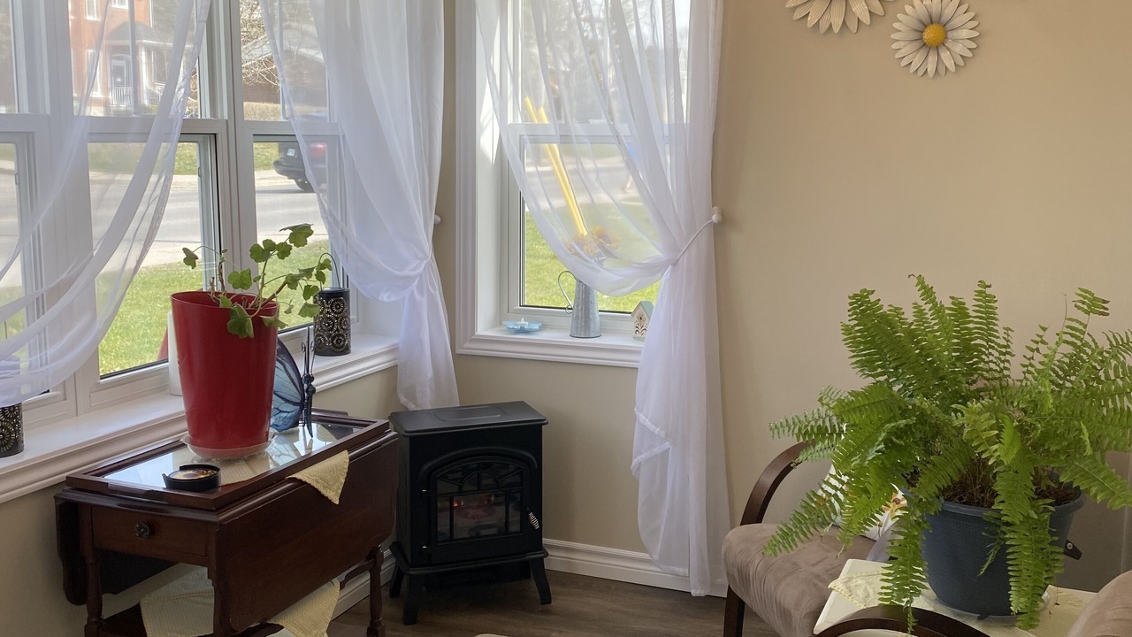 Photo of Livingroom in Napanee