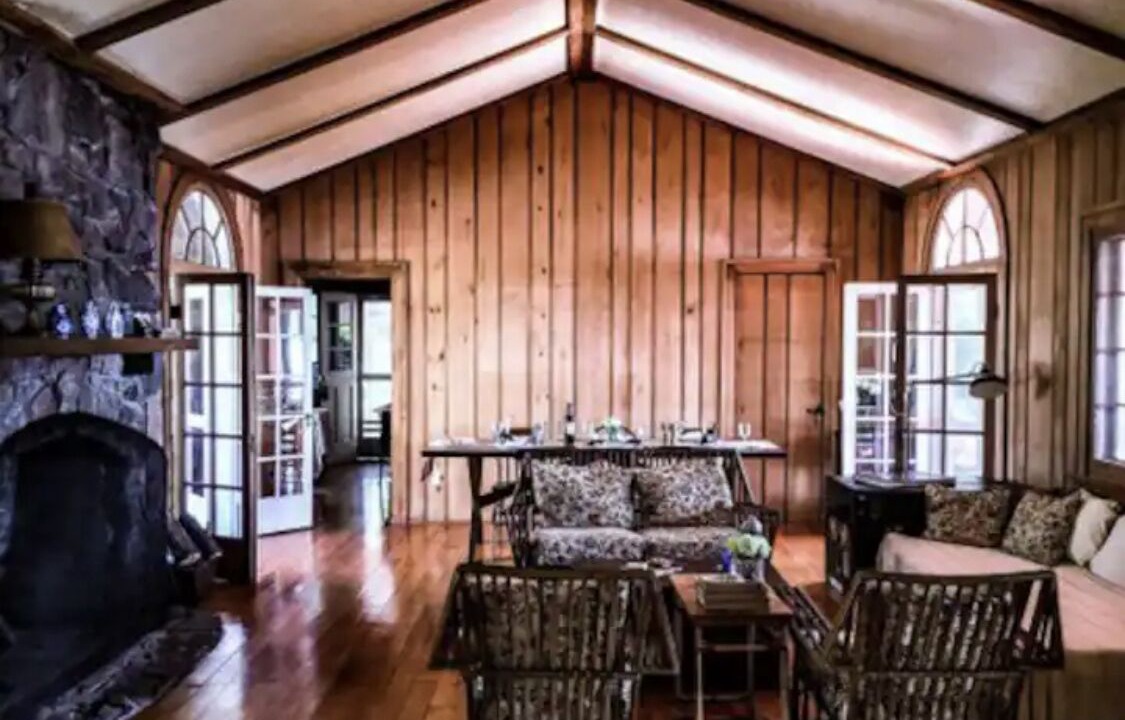 Photo of Livingroom in Leeds and the Thousand Islands