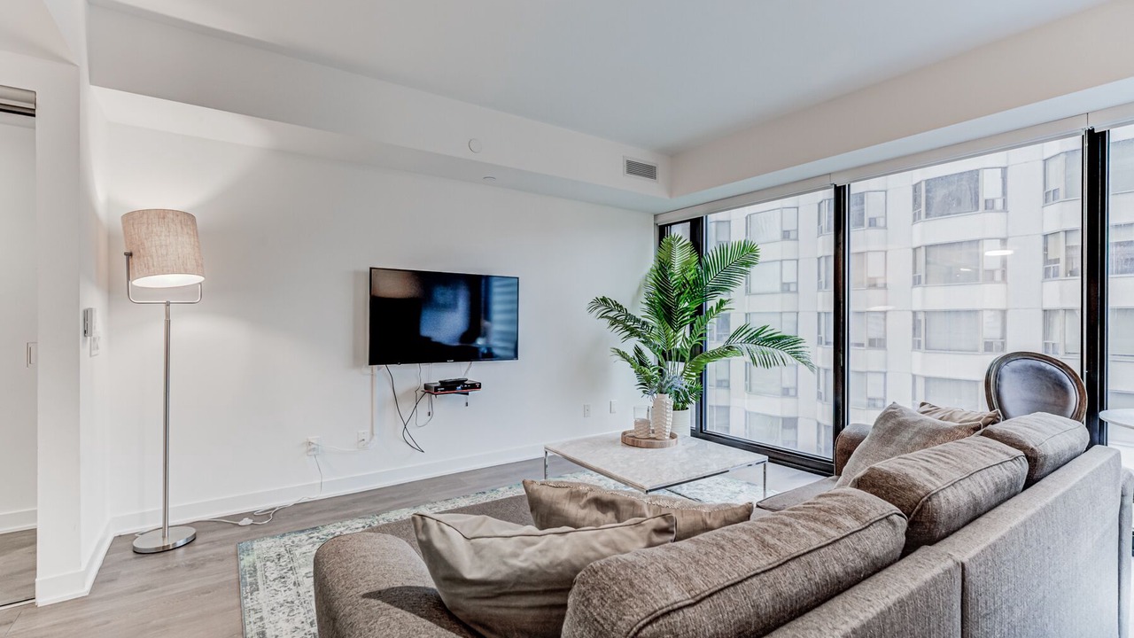 Photo of Livingroom in Bloor-Yorkville