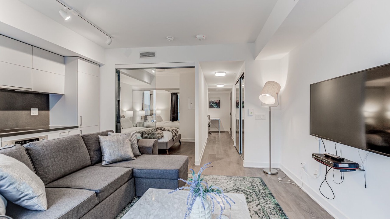 Photo of Livingroom in Bloor-Yorkville