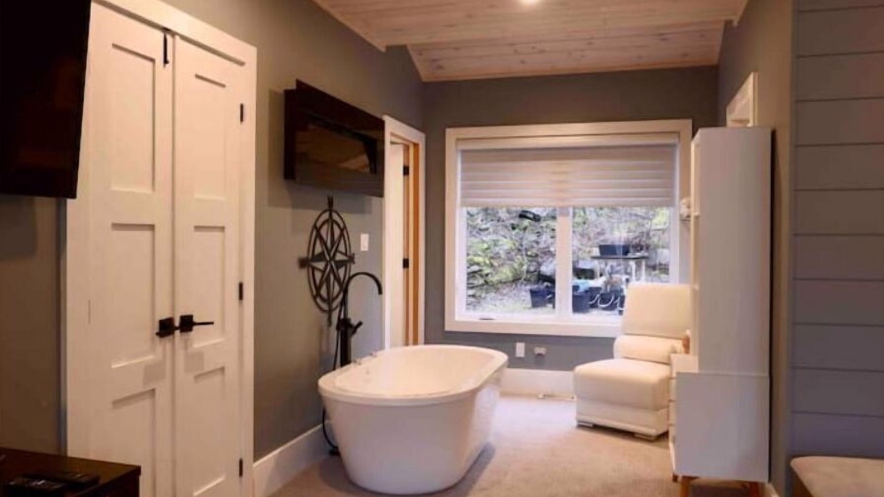 Photo of Bathroom in Utterson