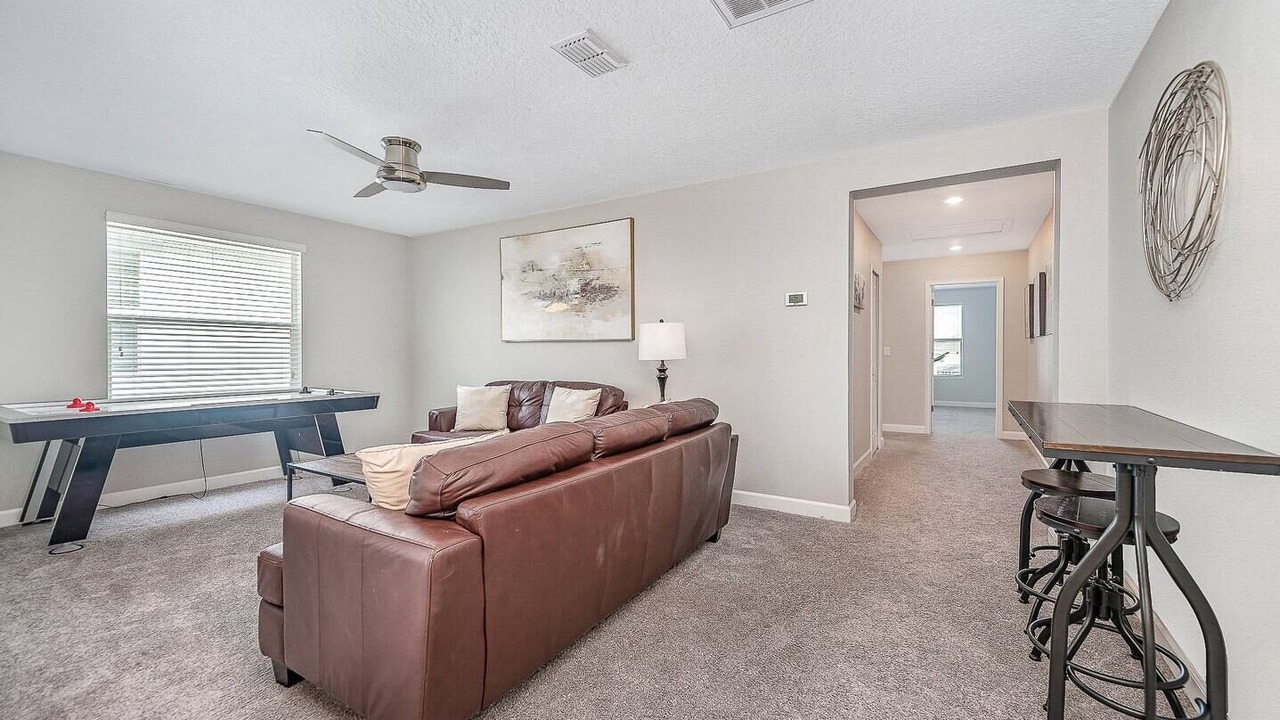 Photo of Livingroom in Davenport