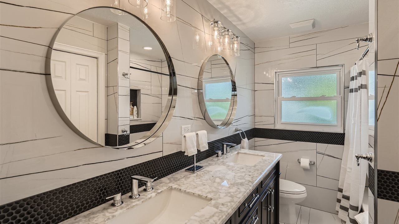 Photo of Bathroom in Harbor Hills