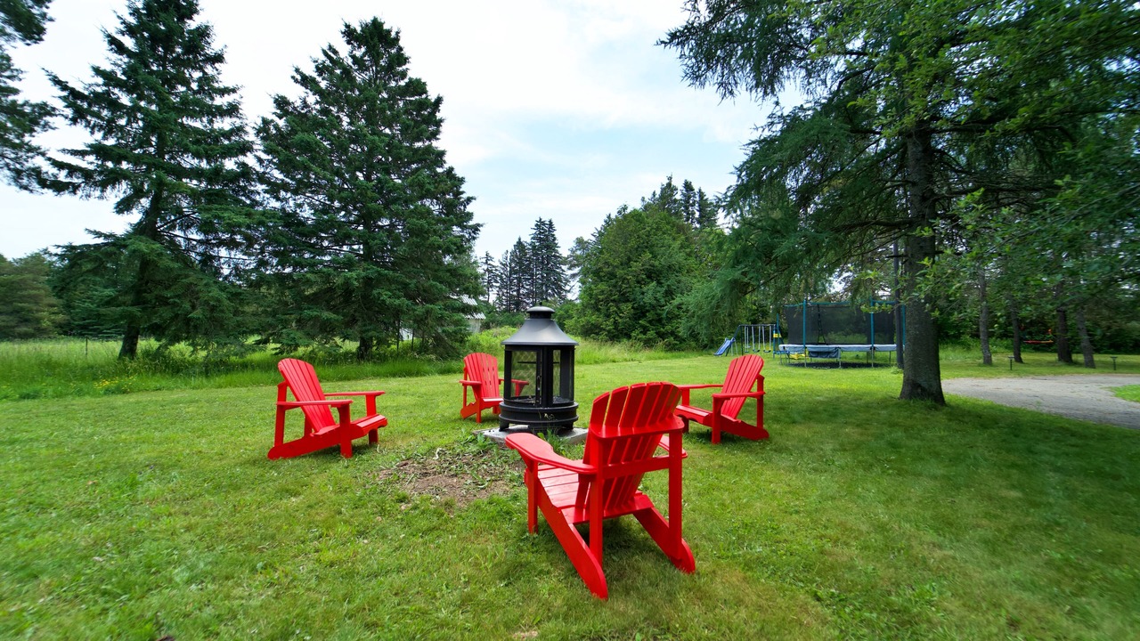 Photo of Outdoor in Amaranth