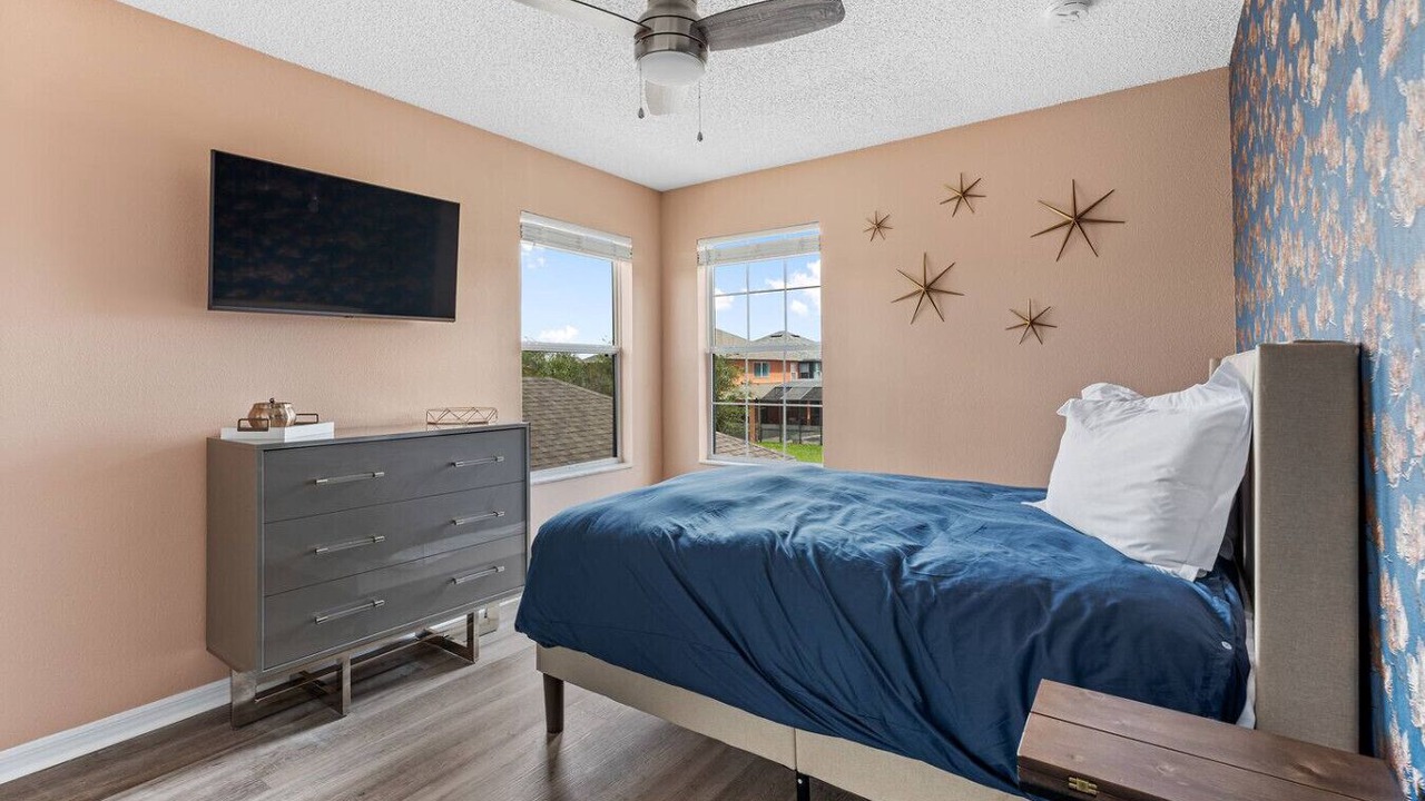 Photo of Bedroom in Seasons