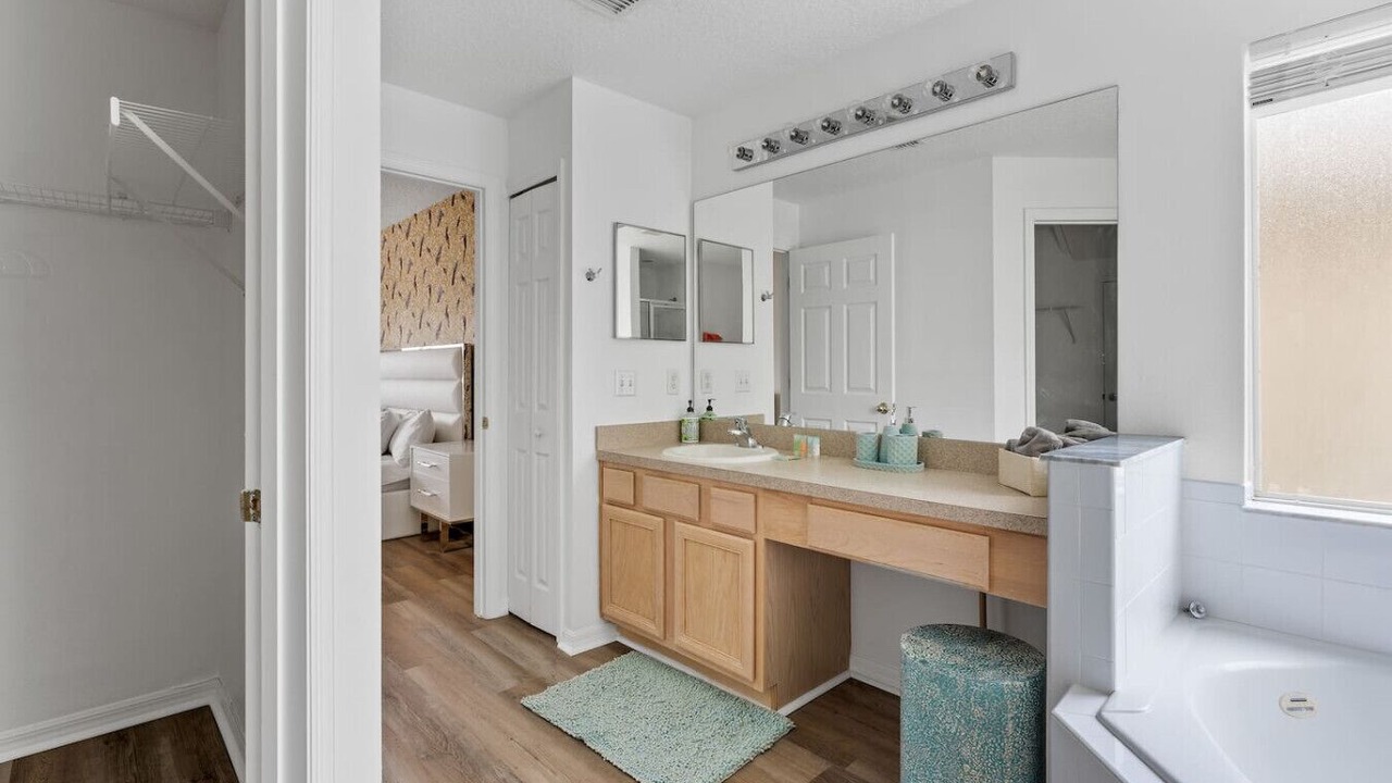Photo of Bathroom in Seasons