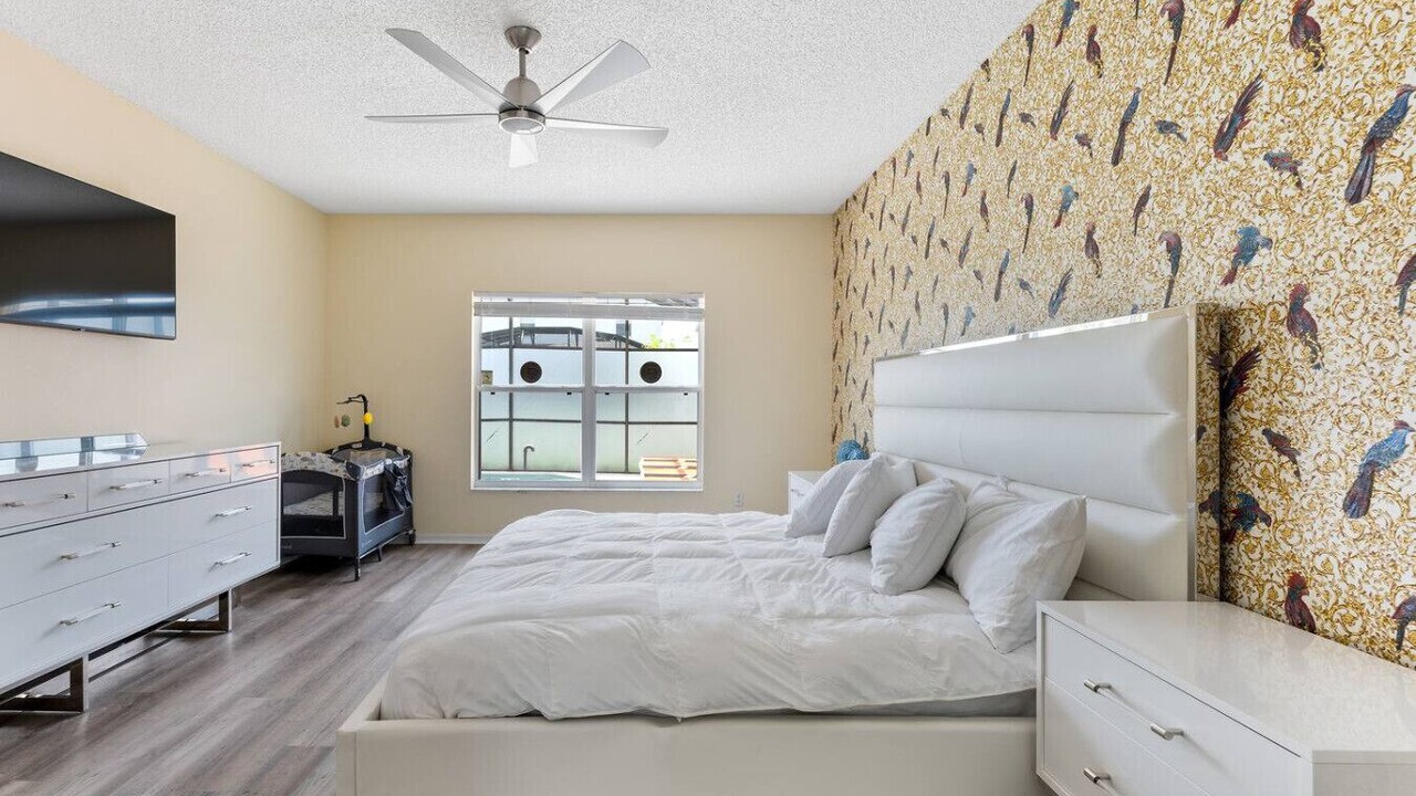 Photo of Bedroom in Seasons