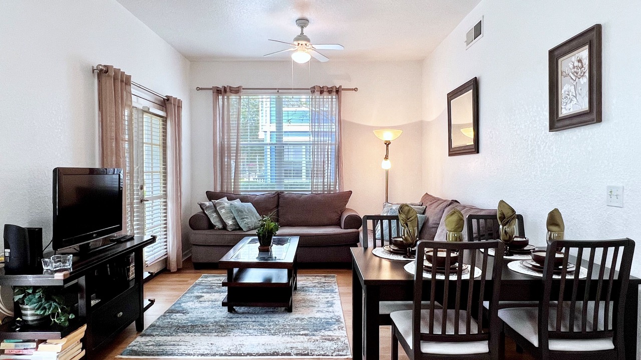 Photo of Livingroom in Venetian Bay Villages