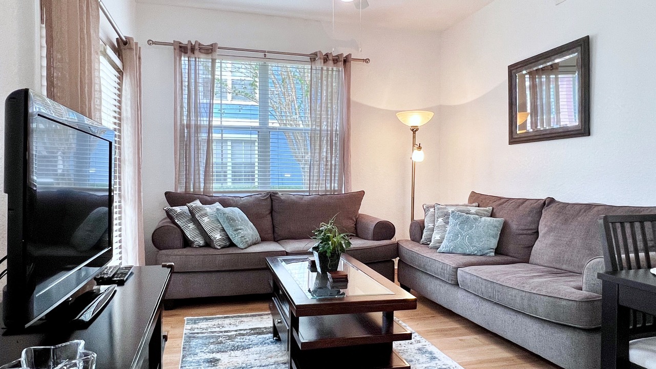 Photo of Livingroom in Venetian Bay Villages