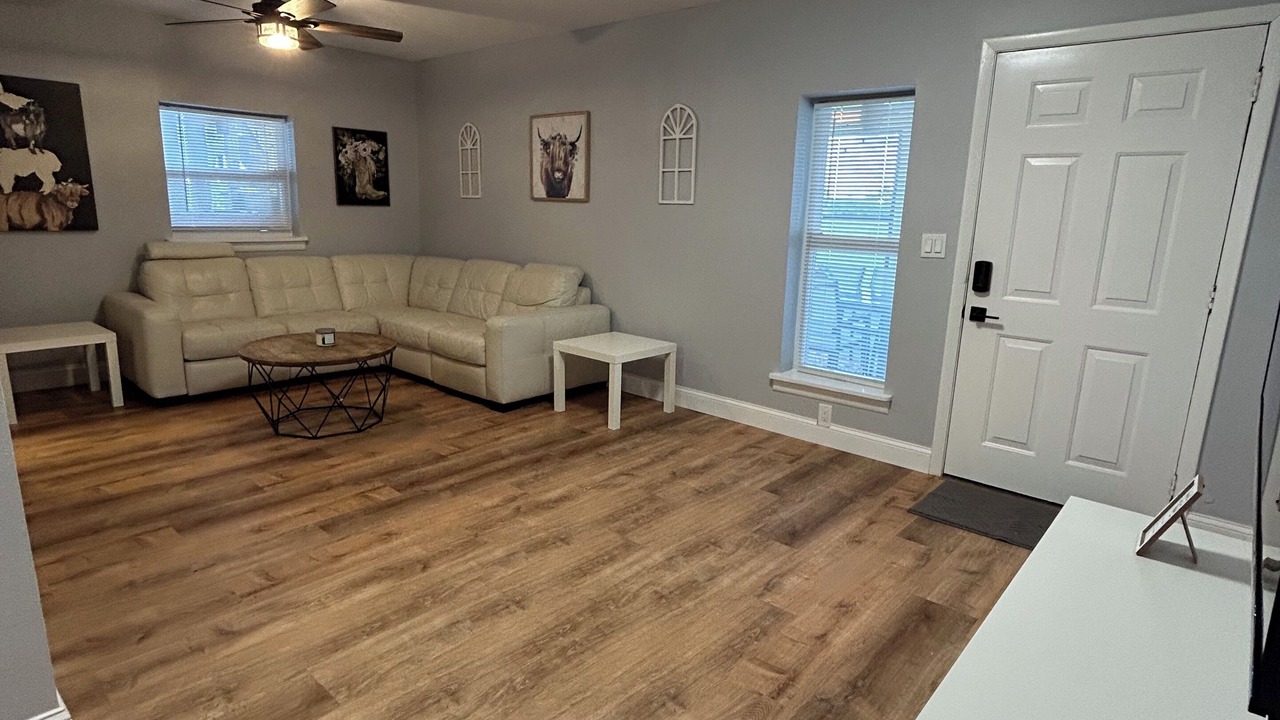 Photo of Livingroom in Taylor Creek