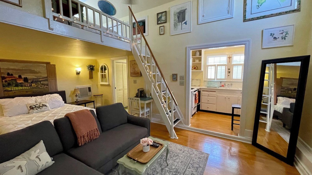 Photo of Livingroom in Historic Old Northeast