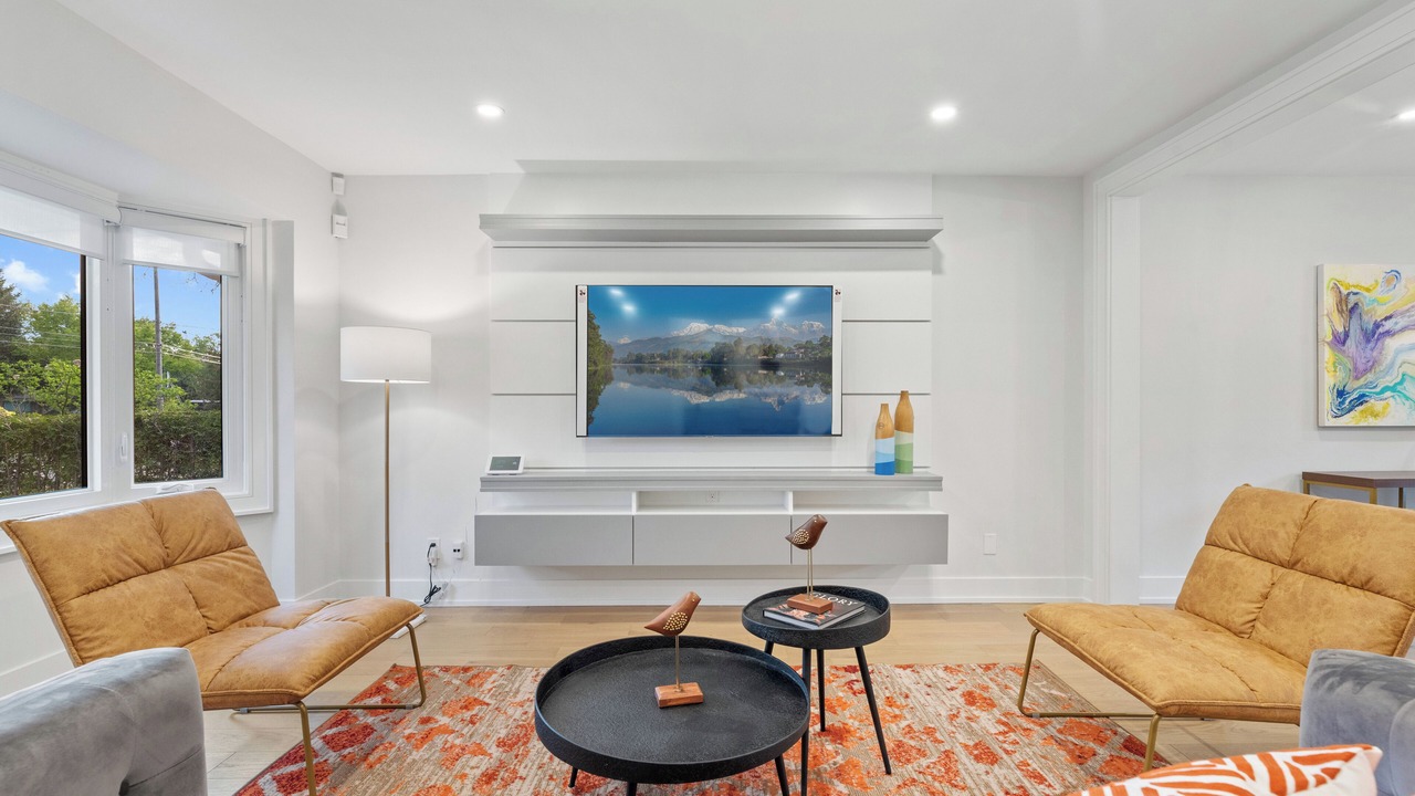 Photo of Livingroom in Bayview Village