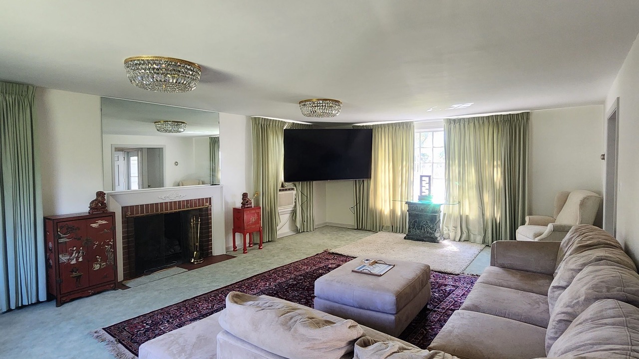 Photo of Livingroom in State College