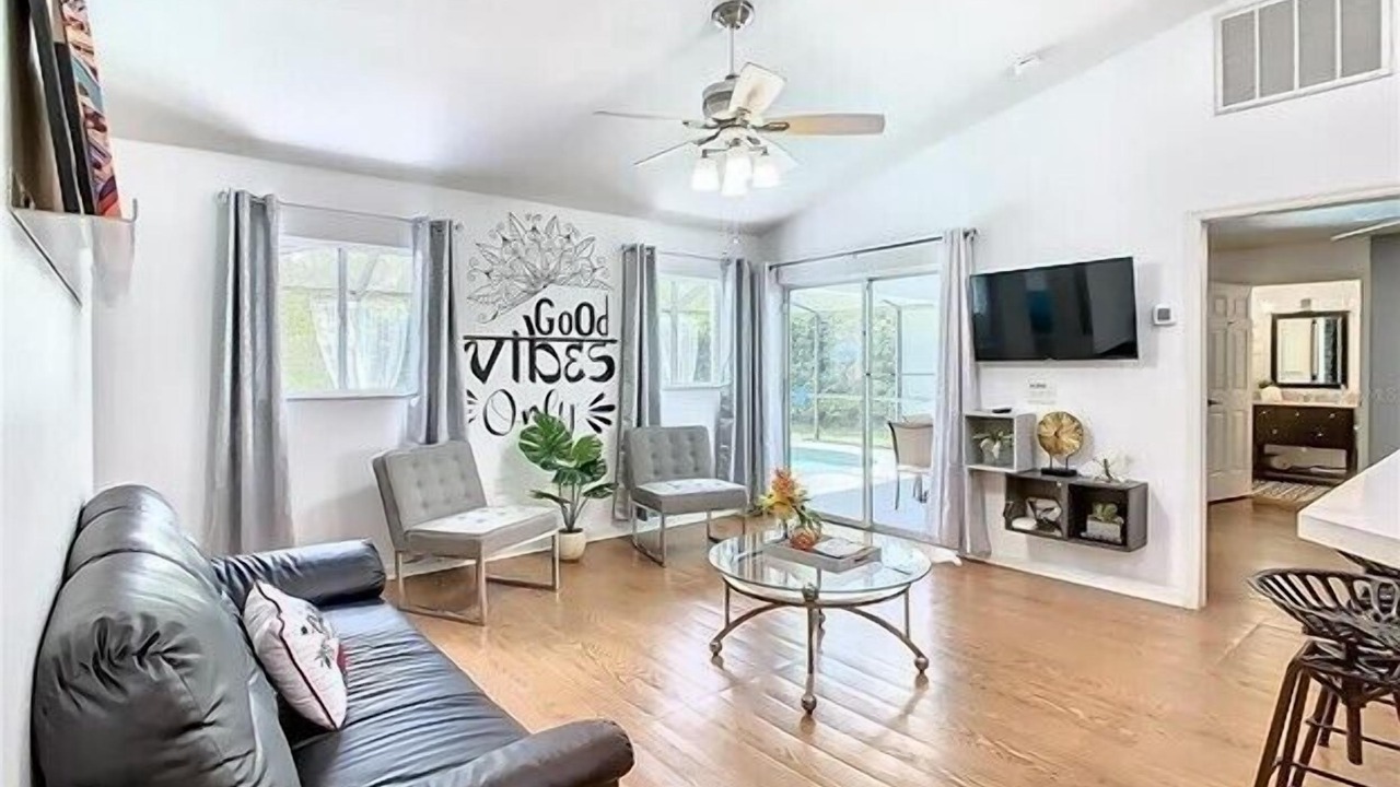 Photo of Livingroom in Hillcrest Estates
