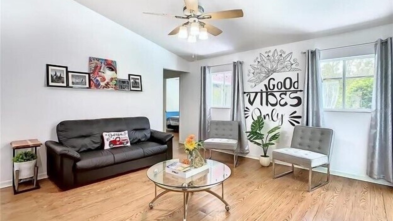 Photo of Livingroom in Hillcrest Estates