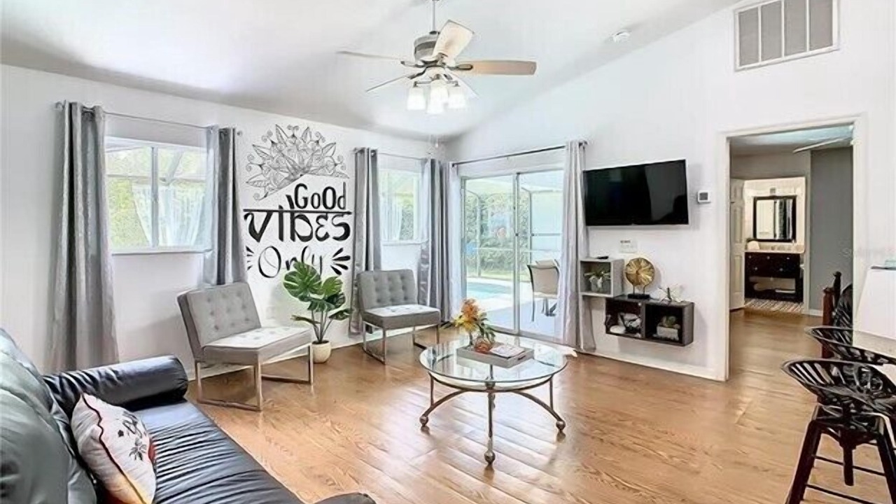 Photo of Livingroom in Hillcrest Estates
