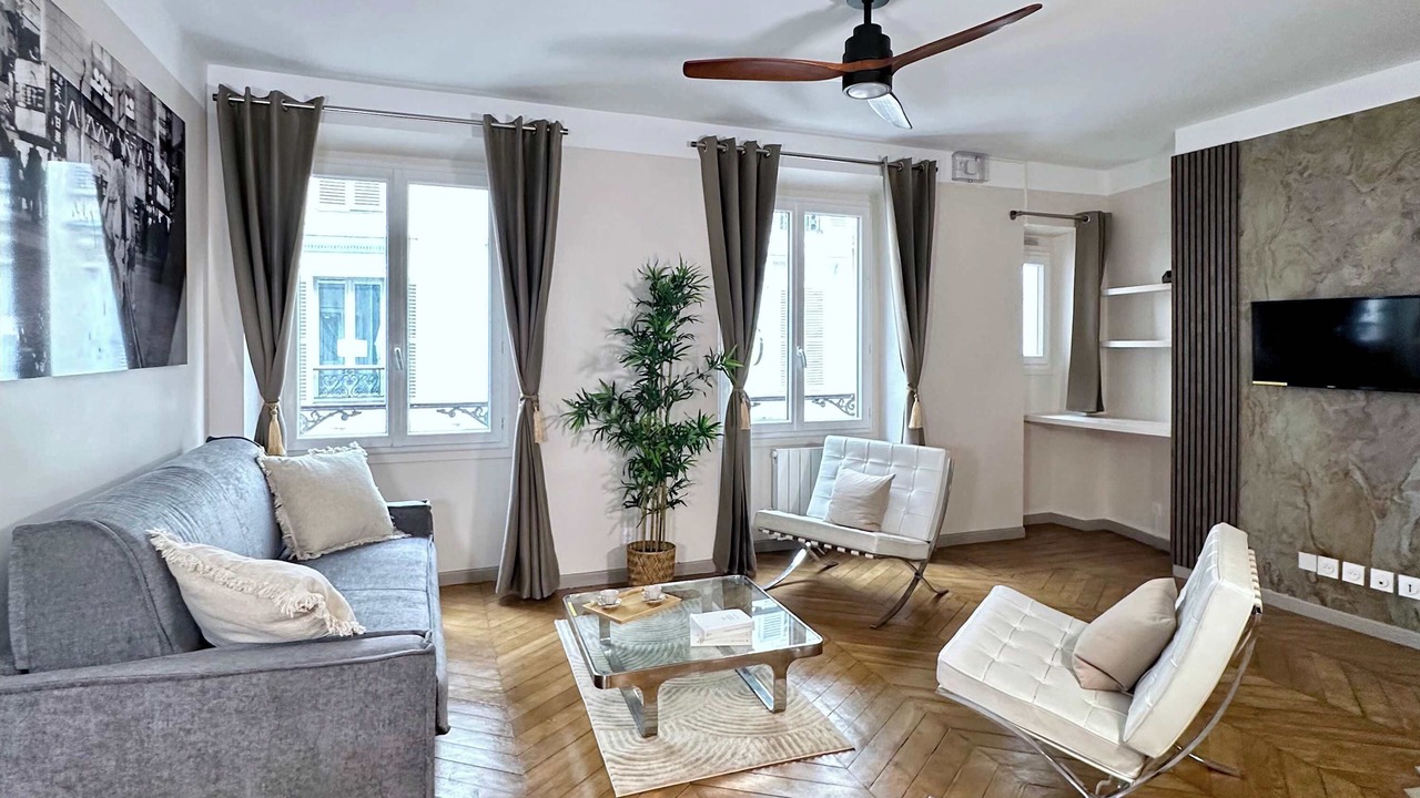 Photo of Bedroom in 8th Arrondissement