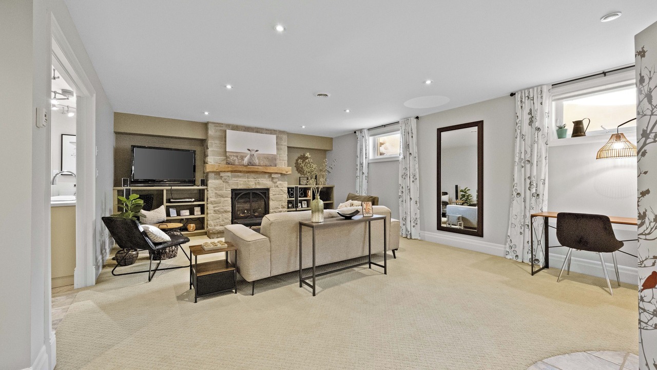 Photo of Livingroom in Guelph/Eramosa