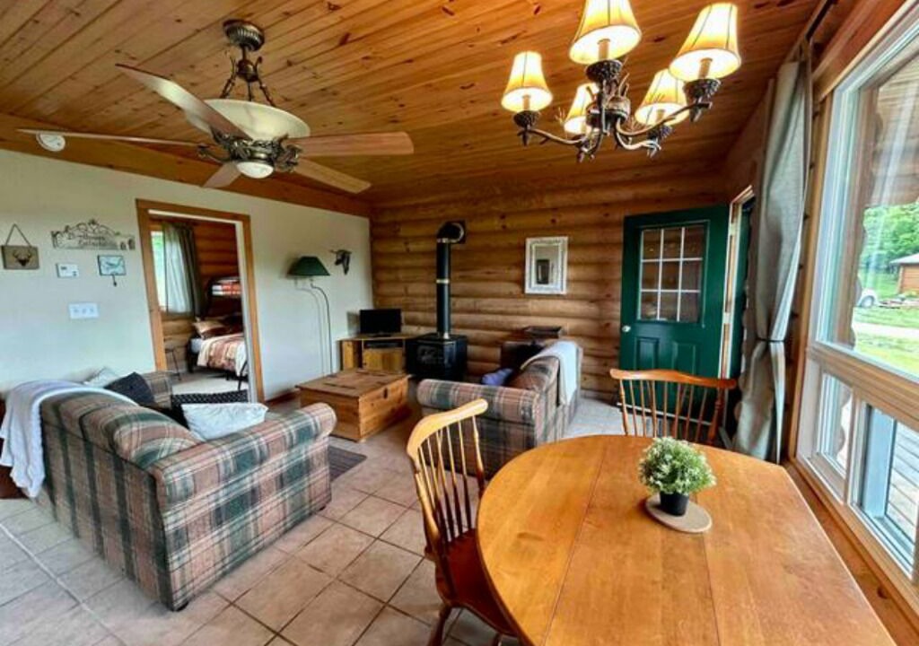 Photo of Livingroom in Unorganized Centre Parry Sound