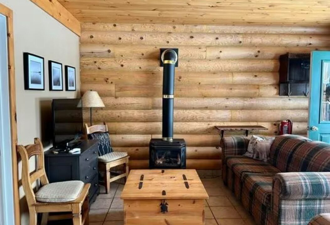 Photo of Livingroom in Unorganized Centre Parry Sound