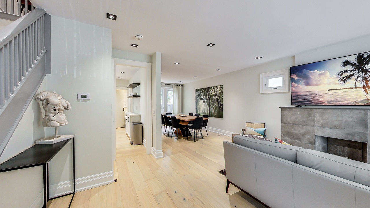 Photo of Livingroom in Yonge-Eglinton
