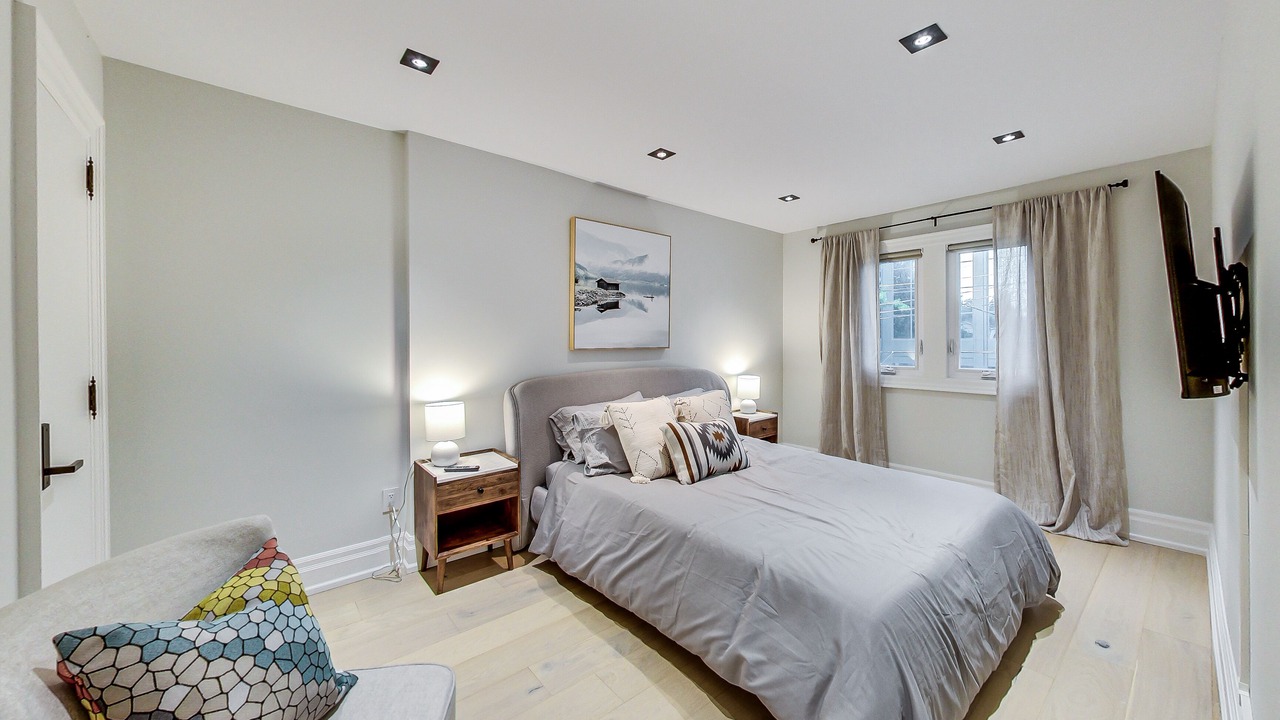 Photo of Bedroom in Yonge-Eglinton