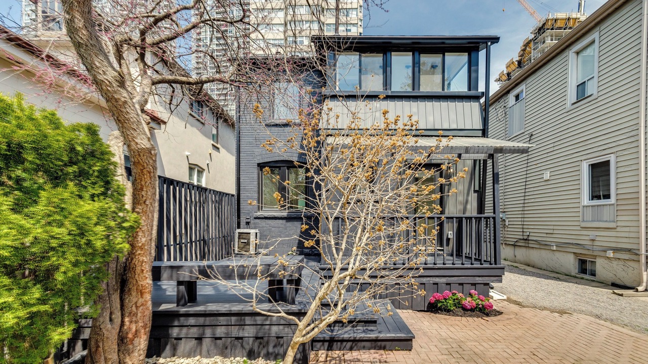 Photo of Patio Balcony in Yonge-Eglinton
