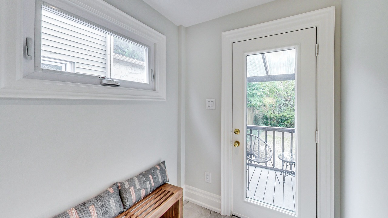 Photo of Livingroom in Yonge-Eglinton