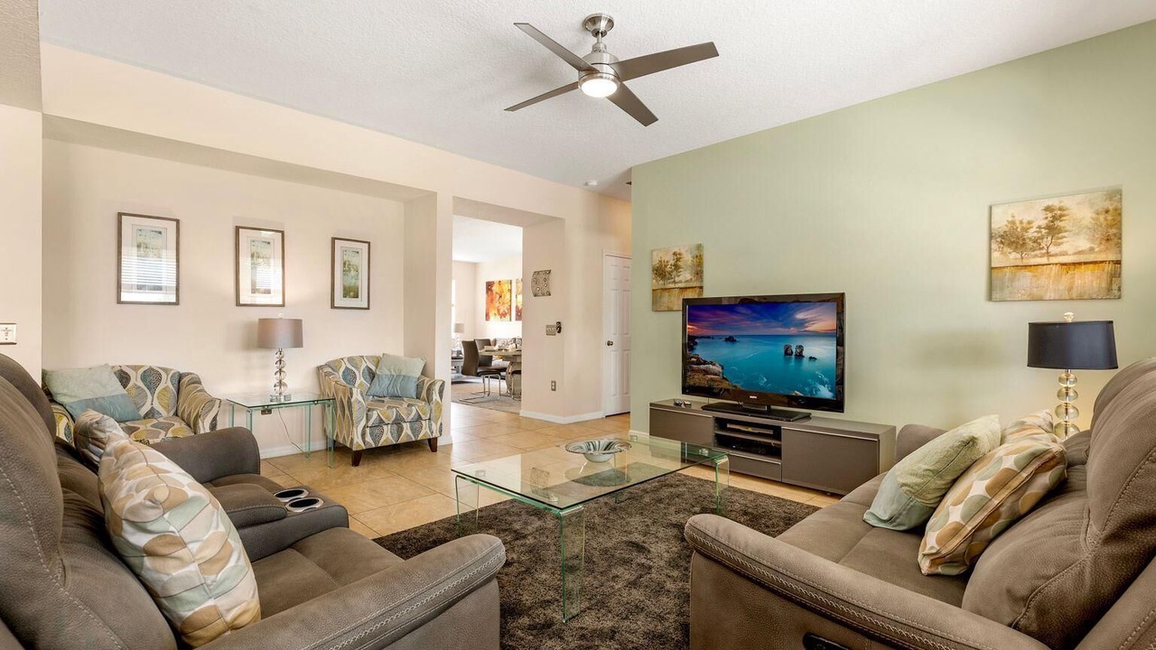 Photo of Livingroom in Windwood Bay