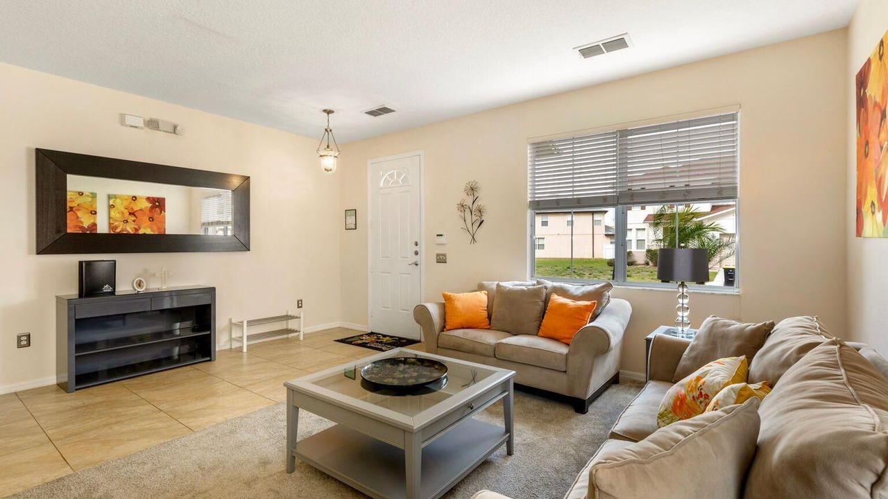Photo of Livingroom in Windwood Bay