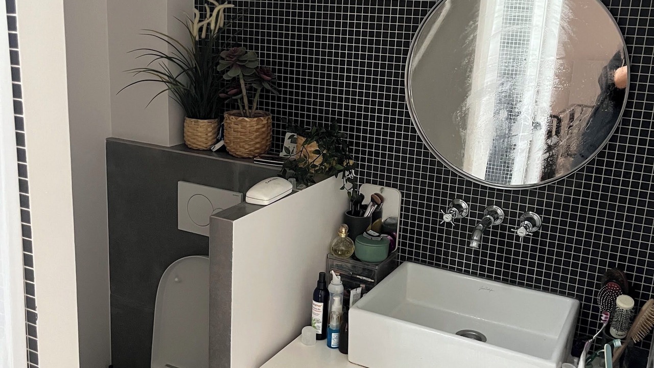 Photo of Bathroom in Combat