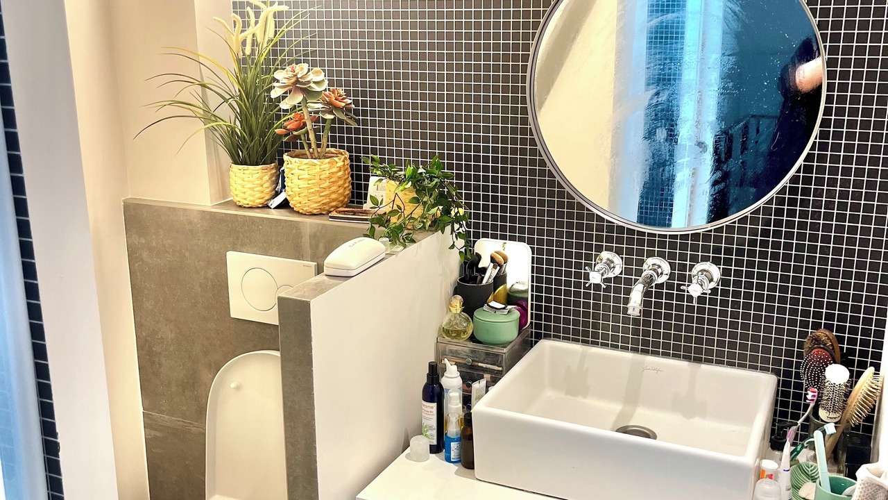 Photo of Bathroom in Combat