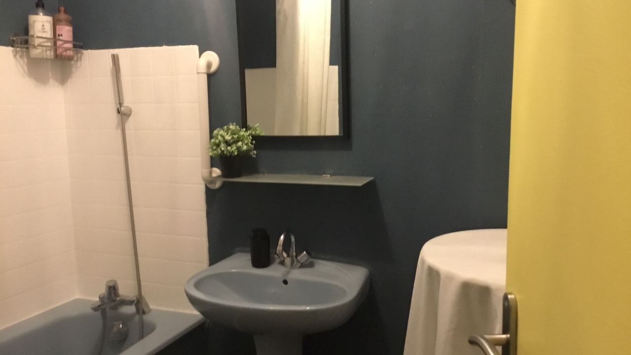 Photo of Bathroom in Cite Paul Eluard