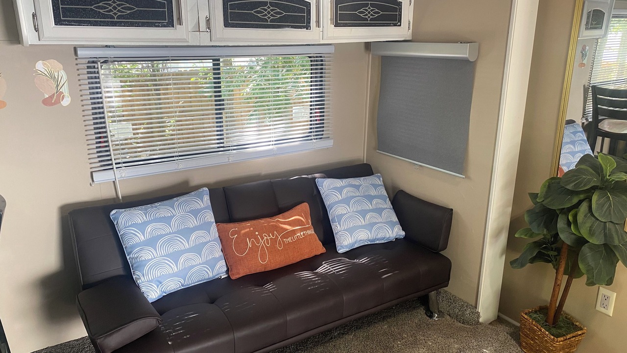 Photo of Livingroom in Candler